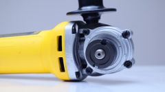 Máy mài góc cầm tay 750W - 100mm Dewalt DWE750T (Công Tắc Đuôi)