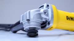 Máy mài góc cầm tay 750W - 100mm Dewalt DWE750T (Công Tắc Đuôi)