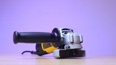 Máy mài góc cầm tay 750W Dewalt DWE750S (100mm)