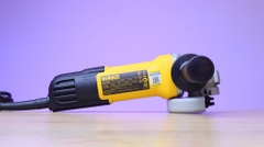 Máy mài góc cầm tay 750W Dewalt DWE750S (100mm)