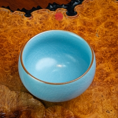 CHÉN TRÀ SỨ MEN RẠN THIÊN THANH DÁNG TRUNG