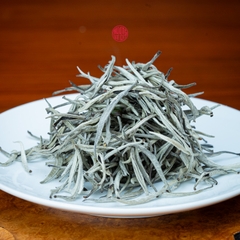 BẠCH TRÀ SHAN TUYẾT CỔ THỤ VỤ XUÂN Ủ 1 NĂM