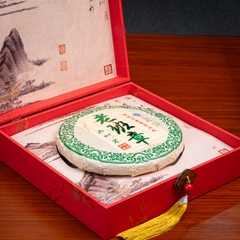 Trà phổ nhĩ sống Lão Ban Chương cổ thụ Vân Nam năm 2014 357gr