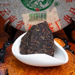 Bánh trà phổ nhĩ sống 8633 năm 2005 Hạ Quan cao cấp 357gr