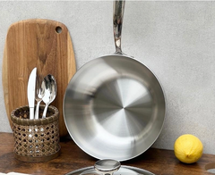 CHẢO ĐÚC INOX SÂU LÒNG 3 LỚP KAIYO VUNG KÍNH 24CM