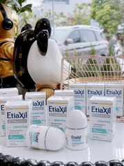 Lăn khử mùi và ngăn mùi mồ hôi dành cho da nhạy cảm 15ml. Hiệu Etiaxil (Detranspirant sensitive peaux sensibles roll-on)