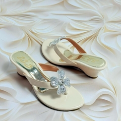 Dép nữ trung niên quai kẹp đính bông nỉ đá 4 cánh ,gót xuồng cao 5cm duyên dáng-T38