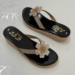 Dép nữ trung niên đế xuồng quai kẹp đính bông xinh, đế xuồng bánh mì cao 5cm, nhẹ êm-T28