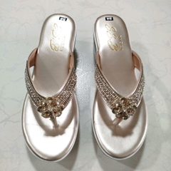 Dép nữ trung niên đế xuồng quai kẹp xoàn, đính đá giọt nước, đế đúc cao 6cm-T23