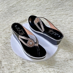 Dép nữ trung niên đế xuồng quai kẹp vế dài đính đá lấp lánh, đế xuồng đúc cao 6cm êm chân-T22