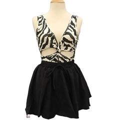 Sét đồ nữ hotrend áo bodysuit vằn ngựa khoét lỗ mix chân váy xòe