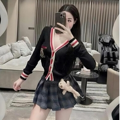 Sét đồ nữ váy caro xếp li áo thun tăm tay dài phối sọc kèm gấu
