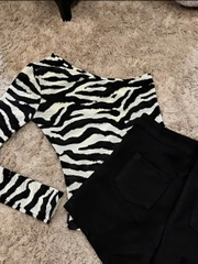 Sét đồ nữ hotrend áo thun lỗ thoáng sọc vằn kiểu dáng lệch vai quần short thun poly chất liệu co giãn thoải mái cho mọi