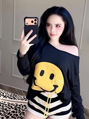Sét đồ nữ hotrend áo thun cotton mặt cười tay dài lêch vai mix quần short sọc thời trang hiện đại