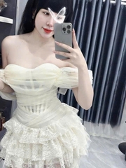 Đầm nữ dự tiệc trễ vai là một sản phẩm thời trang đầy quyến rũ và gợi cảm. Với thiết kế trễ vai, sản phẩm giúp tôn lên v