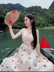 Đầm maxi đi biển thiết kế cổ yếm dài dáng xòe, đầm dạo phốt chất tơ hoa