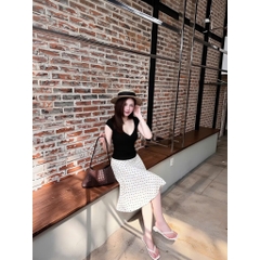 Set áo kèm chân váy lụa chéo chấm bi, set bộ áo cổ V ôm body kèm chân váy chấm bi dáng lửng Hum Fashion
