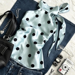 Áo sát nách chấm bi xanh ngọc buộc dây cổ, áo yếm lụa bóng họa tiết chấm bi sang chảnh Hum Fashion