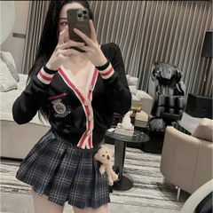 Sét đồ nữ váy caro xếp li áo thun tăm tay dài phối sọc kèm gấu