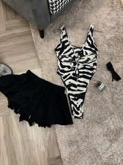Sét đồ nữ hotrend áo bodysuit vằn ngựa khoét lỗ mix chân váy xòe chất liệu thun mềm mại và mango phong cách hiện đại