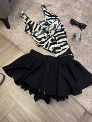 Sét đồ nữ hotrend áo bodysuit vằn ngựa khoét lỗ mix chân váy xòe chất liệu thun mềm mại và mango phong cách hiện đại