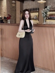 Đầm nữ dáng dài cổ yếm chất lụa tô châu mềm mại tôn dáng cho nàng thanh lịch và tự tin khi mặc