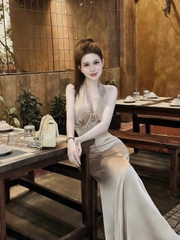 Đầm nữ dáng dài cổ yếm chất lụa tô châu mềm mại tôn dáng cho nàng thanh lịch và tự tin khi mặc
