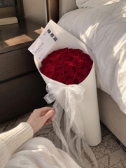 Bó Hoa Hồng Đỏ Dạng Ốc Quế Bọc Trắng | Hoa Sinh Nhật · Quà Tặng Bạn Gái · Quà Kỷ Niệm [HCM Only]
