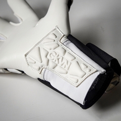 Găng tay thủ môn GKVN Bụi chính hãng, găng bắt bóng chất lượng cao độ dính tốt bắt mặt sân nhân tạo, tự nhiên