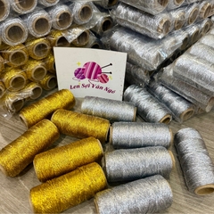 Sợi kim tuyến 1mm dùng để móc viền trang trí (cuộn 10gr ko tính lõi)