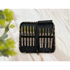 Bộ 10 kim móc Clover hoạ tiết da beo kèm ví đựng (26253)