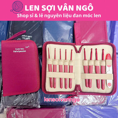 Bộ kim móc cán đỏ tặng kèm ví và kéo bấm (26006)