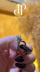 HPJ Hoa Ngọc - FULL MOISSANITE viên chủ 5.4 li rực rỡ và nở rộ - SRE080