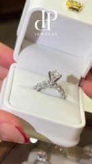 HPJ Ánh Kim - FULL MOISSANITE viên chủ 7.2 li hiện đại, xu hướng và quyền quý - SRE202