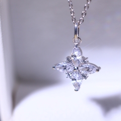 Mặt Dây Hoa Bốn Cánh Full MOISSANITE - SPE043