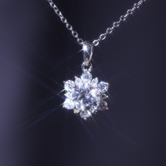 Mặt Dây Hoa 5 Cánh FULL MOISSANITE Viên Chủ 6.5Li - SPE196