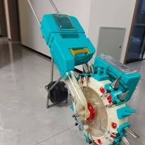 Máy tỉa bắp