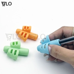 Bộ 3 Dụng Cụ KÊ TAY Tập Viết Chữ Đẹp Cho Bé PENCIL GRIPS, Đệm Tay Xỏ Ngón Silicon Định Vị Giúp Cầm Bút Nhẹ Nhàng