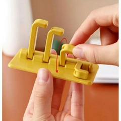 Móc Dán Tường Treo Đồ 4 Nhánh Xoay Hình Cây Thông - Nhựa ABS, Chịu Tải 1.5kg
