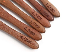 Kim móc cán gỗ đàn hương, đầu móc bằng thép không gỉ