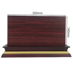 Bảng chức danh đế gỗ hoa văn DG07-B 330x60mm có mặt mica vân gỗ 294x140mm dày 3mm