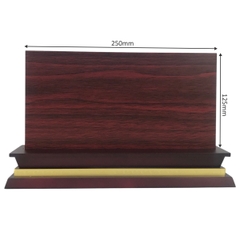 Bảng chức danh đế gỗ hoa văn DG01-B 275x60mm có mặt mica vân gỗ 250x125mm dày 3mm