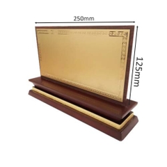 Bảng chức danh đế gỗ hoa văn DG01-D 275x60mm mặt inox không nội dung 240x120mm