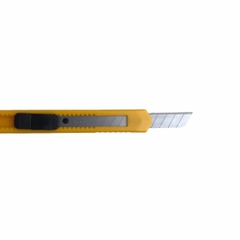 Dao rọc giấy Deli 2051 9mm (60/360)
