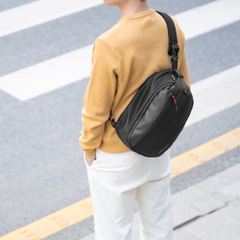 Túi Đeo Chéo TOMTOC Meta / Oculus Quest 2 Sling Bag G40M1D1 (A0530D1) EOL
