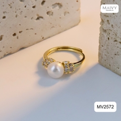 MV2572 - Nhẫn bạc 925 mạ vàng 18k nhấn viên ngọc trai tròn trắng đính đá xung quanh