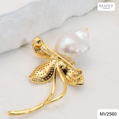 MV2560 -Cài áo hoa hồng thiết kế ngọc trai baroque trắng phụ kiện bạc 925 mạ vàng 18k đính đá