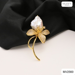 MV2560 -Cài áo hoa hồng thiết kế ngọc trai baroque trắng phụ kiện bạc 925 mạ vàng 18k đính đá
