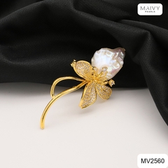 MV2560 -Cài áo hoa hồng thiết kế ngọc trai baroque trắng phụ kiện bạc 925 mạ vàng 18k đính đá