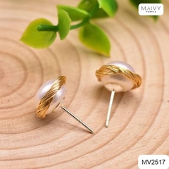 MV2517 - Bông tai nụ trai trắng quấn viền